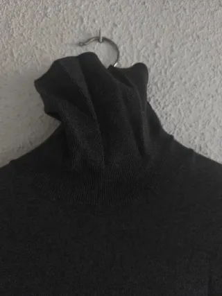 Jersey cuello alto negro Zara hombre talla S