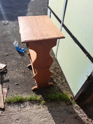 Mesa auxiliar vintage de madera