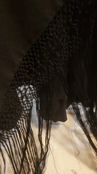 Manton Flamenco Negro Bordado Flores