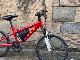 Bicicleta roja para niños entre 11 y 7 años