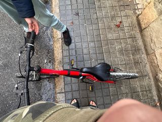 Bicicleta roja para niños entre 11 y 7 años