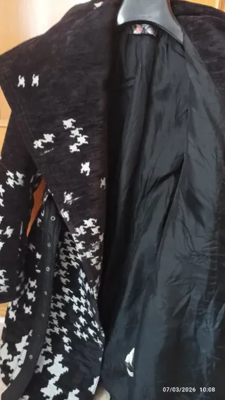 Abrigo Desigual Negro y Blanco