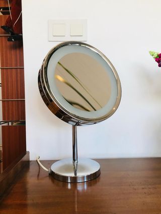 Espejo de aumento con luz vintage