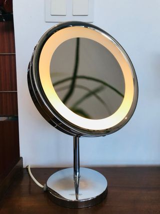 Espejo de aumento con luz vintage