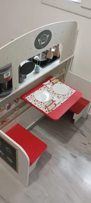 Cocina infantil y restaurante