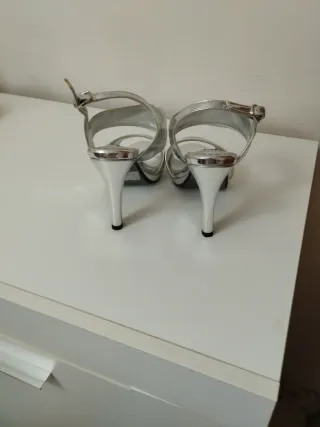 Zapatos de fiesta plateados