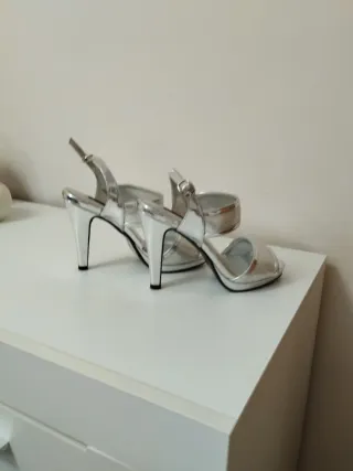 Zapatos de fiesta plateados