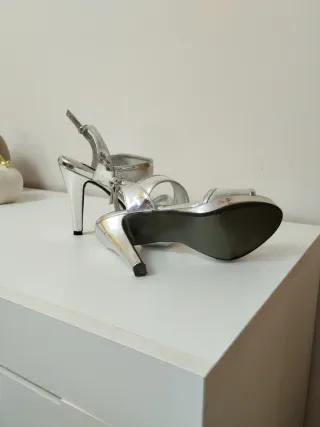 Zapatos de fiesta plateados