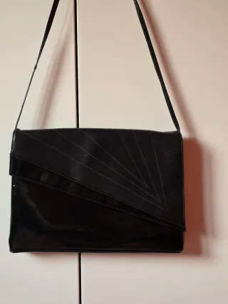 Pochette nera con dettagli a raggiera