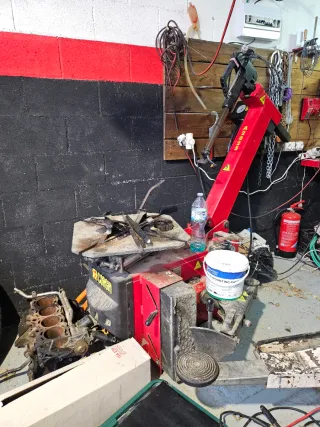 Desmontadora Corghi A2025