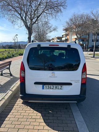 Peugeot partner 2018 adventure edition hdi 1.6