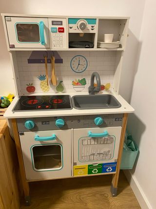 Cocinita de juguete con accesorios