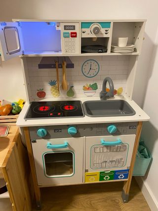 Cocinita de juguete con accesorios