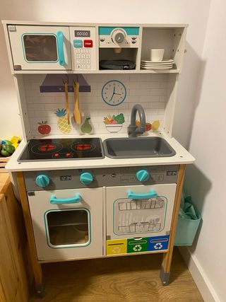 Cocinita de juguete con accesorios