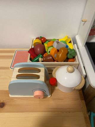 Cocinita de juguete con accesorios