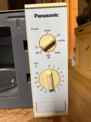 Microondas + Grill Panasonic NN-K101W