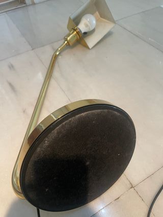 Lámpara de escritorio dorada