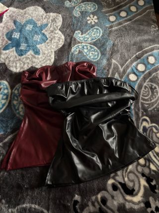 Tops negros y burdeos