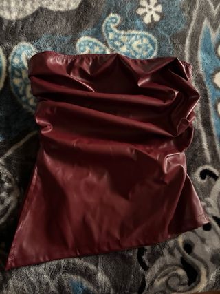 Tops negros y burdeos