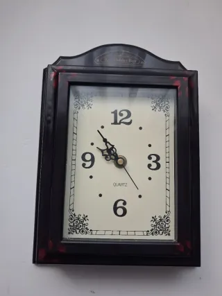 Cuadro Guarda Llaves con Reloj