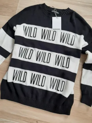 Jersey Negro y Blanco Talla L/XL.  NUEVO. Bershka