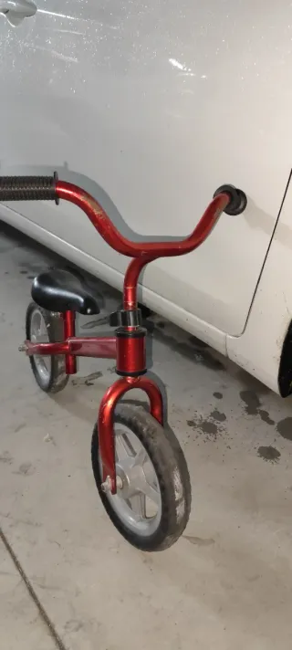 Bicicleta sin pedales Chicco First Bike Roja