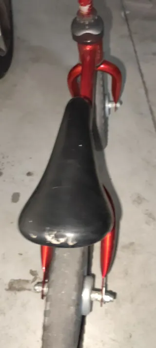 Bicicleta sin pedales Chicco First Bike Roja