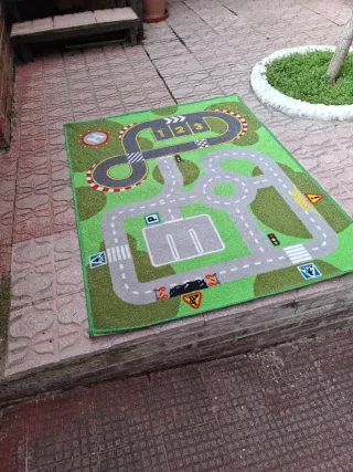 Alfombra infantil circuito de carreras