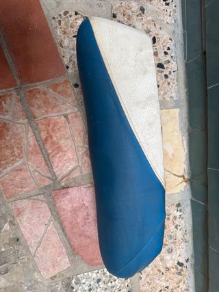 Asiento Vespino F9 Blanco y Azul Tapizado