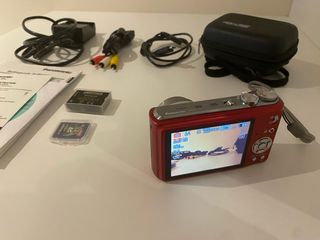 Cámara Panasonic Lumix TZ7 Roja