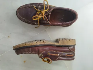 Zapatos náuticos de cuero marrón