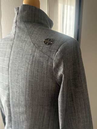 Vestito da ufficio grigio e bianco