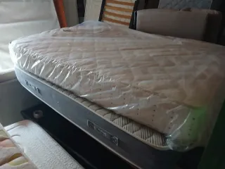 Colchón y somier con patas