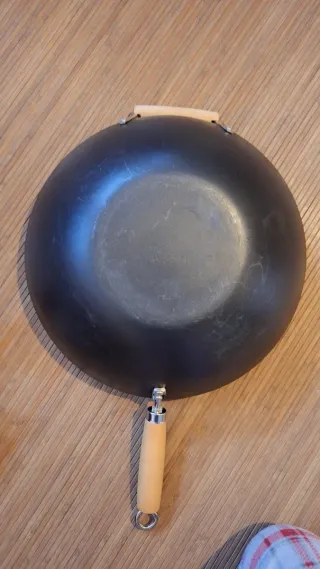 Wok IKEA in metallo e legno