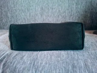 Borsa donna nera con borchie