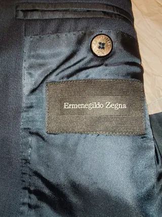 Traje Ermenegildo Zegna azul marino a estrenar.