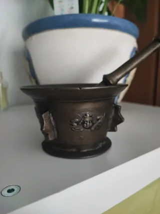 Mortero antiguo de bronce