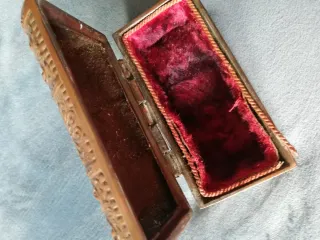 Cofre antiguo cobre macizo decorado