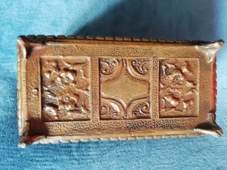 Cofre antiguo cobre macizo decorado