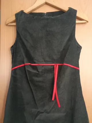 Vestido negro con corazón rojo