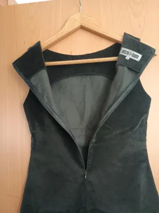 Vestido negro con corazón rojo