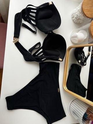 Bikini Push Up Negro de tiro alto.