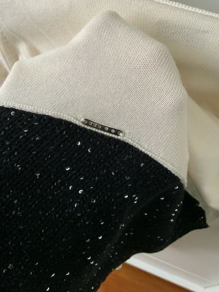 Maglioncino con paillettes beige e nere