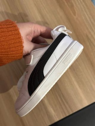 Zapatillas Puma niño blancas y negras talla 24