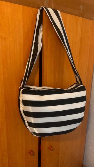 Bolso de rayas blanco y negro, acabo de terminar