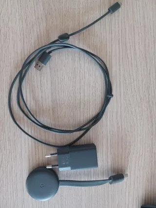 Google Chromecast con cargador y cable