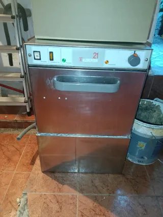 Lavastoviglie professionale per la ristorazione