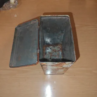 Caja metálica vintage