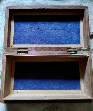 Scatola in legno intagliata