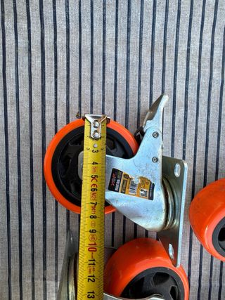 Ruedas Naranjas con Soporte Metálico (Pack 5)